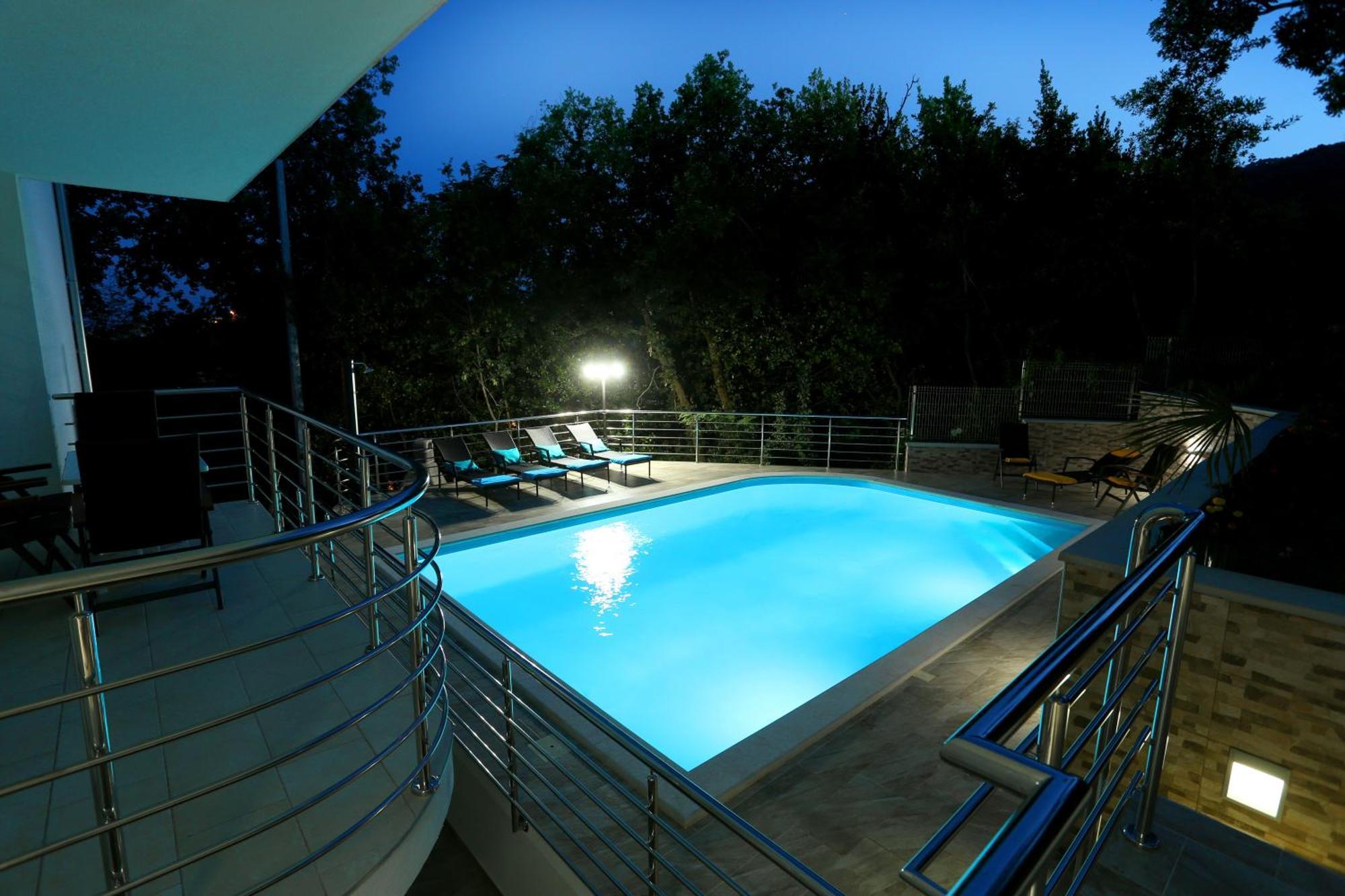 Villa Dragi With Pool, Sauna, & Whirlpool 奥帕提亚 客房 照片